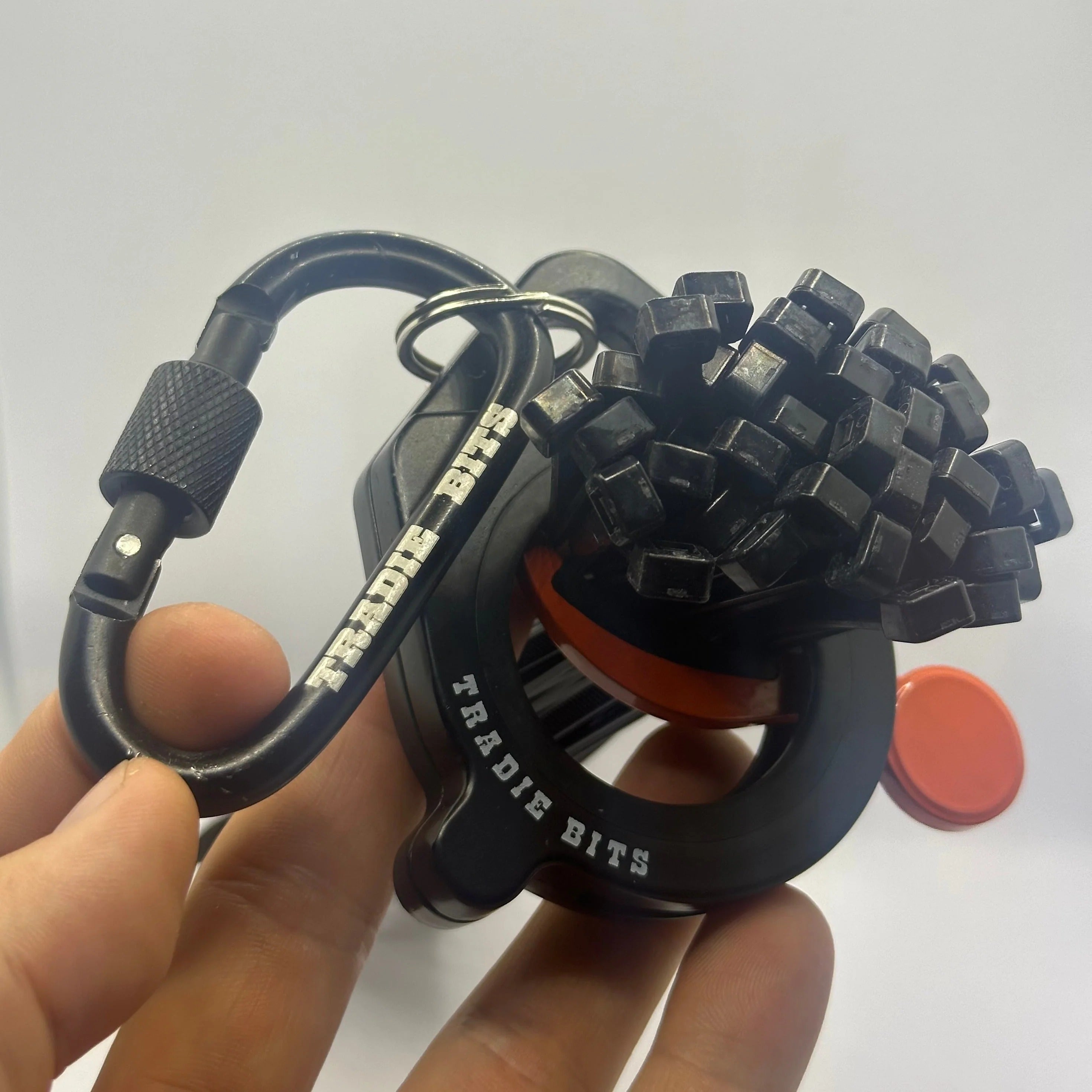 TieBoss Pro – Aluminium Kabelstrips-holder med Auto-Lock